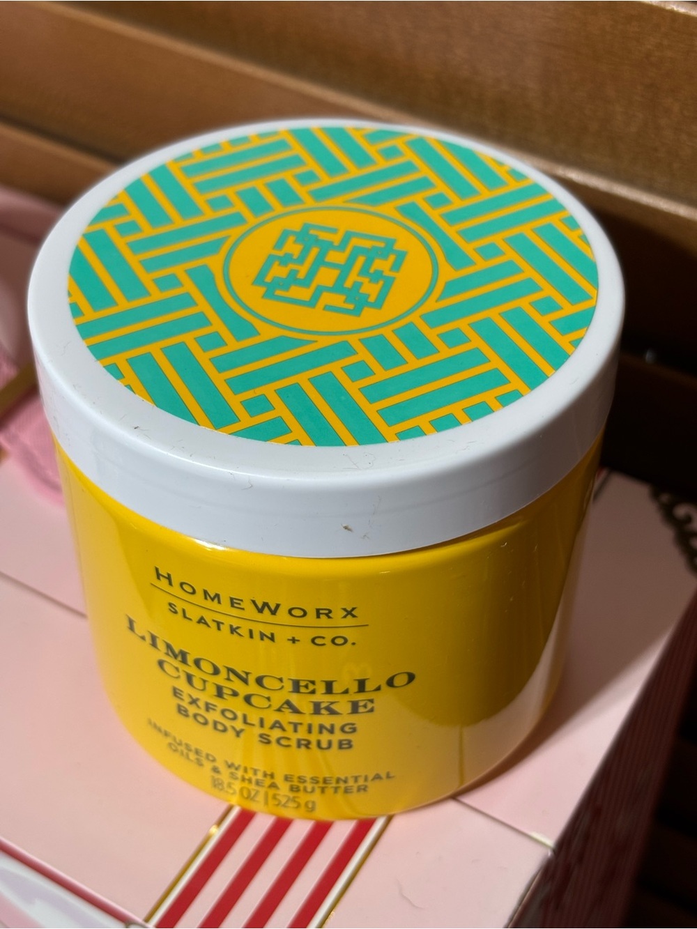 HomeWorx by Slatkin + Co. Limoncello Cupcake Exfoliating Body Scrub - Picture 2 of 3